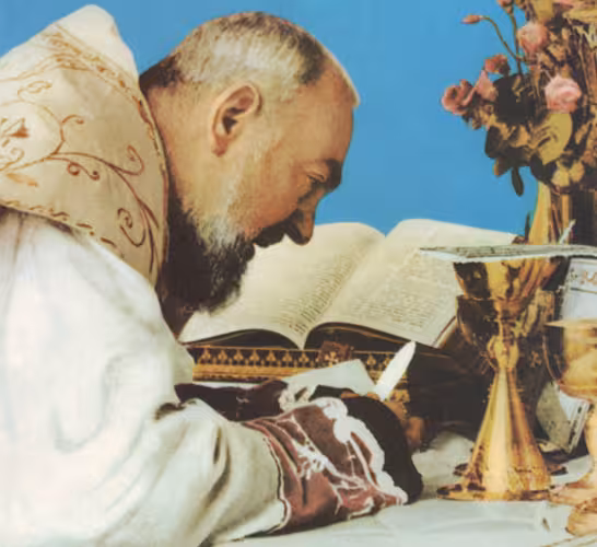 Padre Pio durante la Messa